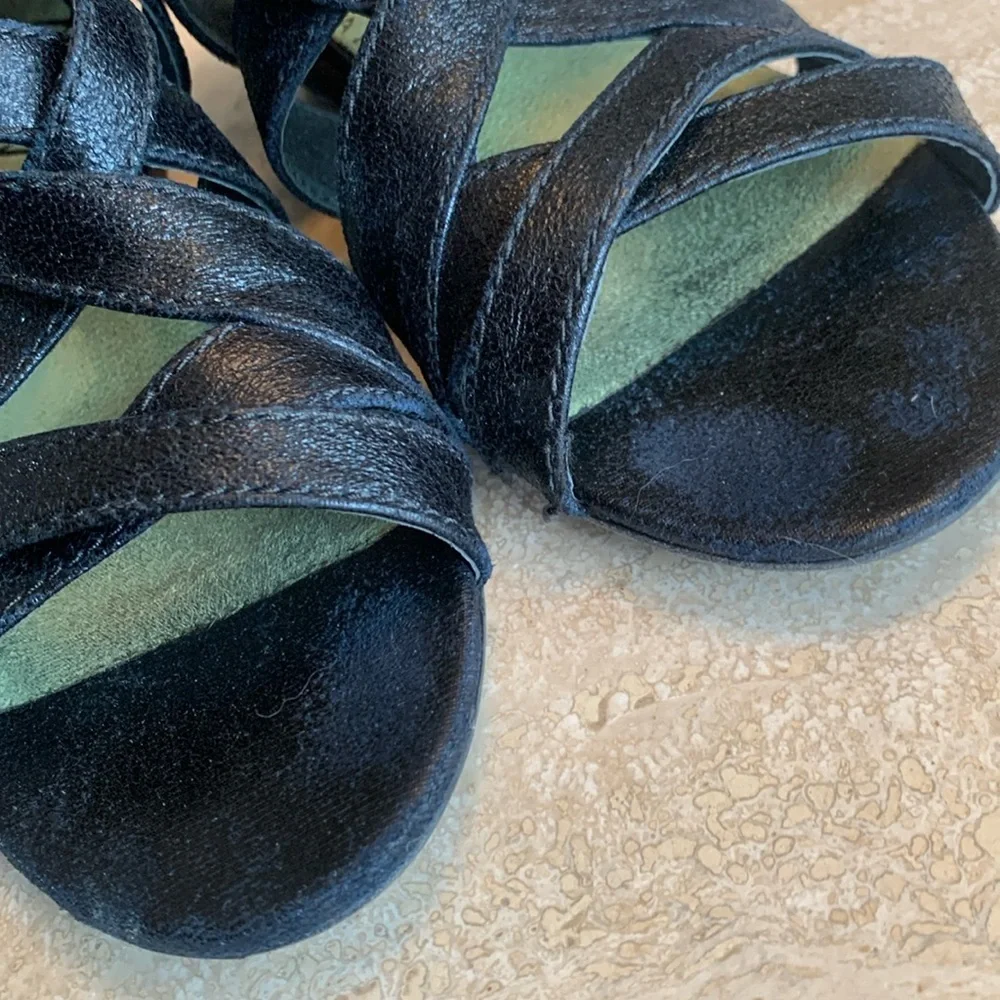 BLOWFISH black strappy leather wedge sandals, textured, back zip, 2” heel. 9 - Picture 9 of 17